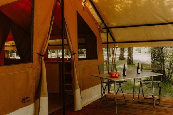 Onlycamp Le Pont Romain Yvre-l'Eveque Экстерьер фото